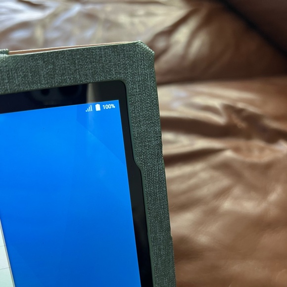 Lenovo Tablet | TB-X704V | 64G | Unlocked | 10” screen - includes cover & cord - Picture 3 of 9